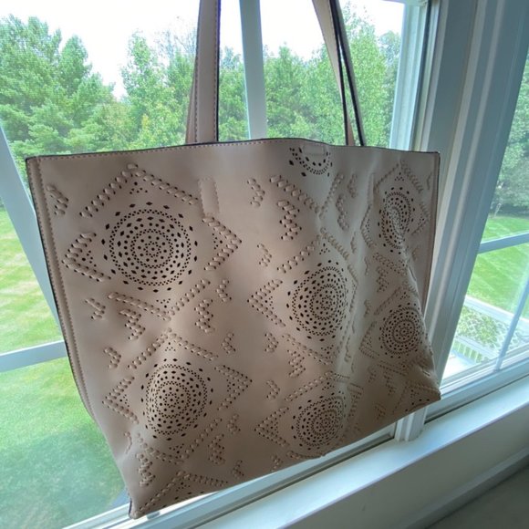 Street Level Handbags - Street Level brand vegan dusty pink laser-cut bag